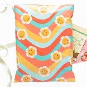 25 - Wavy Daisy Poly Mailers 10x13